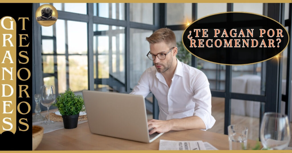 Hombre frente a su Computador, Escribiendo una Recomendación para generar ingresos online