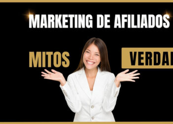 Mujer posando sonriente señalando los mitos y verdades del marketing de afiliacion